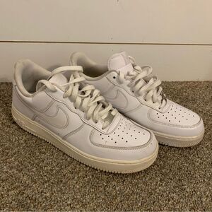 Classic Nike Air Force 1 ‘07 white low top men’s basketball size 10.5